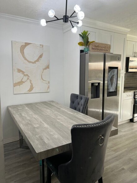 Building Photo - 5080 Elmhurst Rd