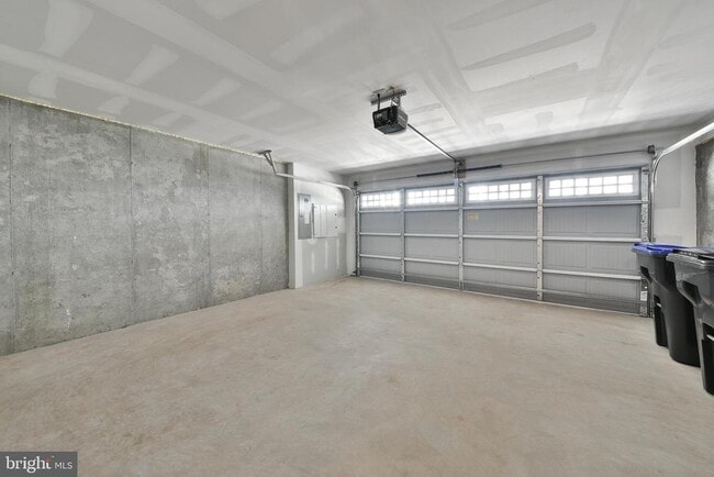 Building Photo - 328 Walnut St