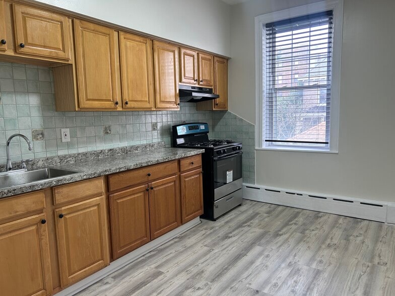 Building Photo - 536 44th St