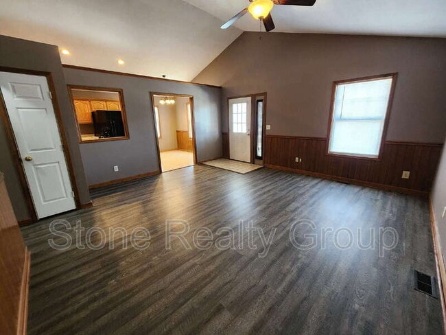 Building Photo - 823 S 19th St