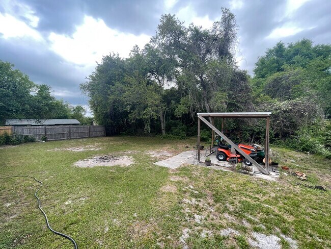 Building Photo - 541 W Fern Dr