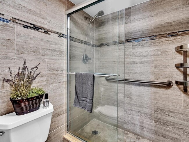 Building Photo - 3375 N Country Club Dr