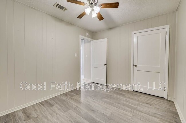 Building Photo - 1813 Alder Dr