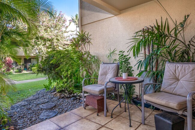 Building Photo - Fully Furnished 2 Bed/1.5 Bath, Maui Gardens Condo with Resort Amenities and Steps to the Beach!