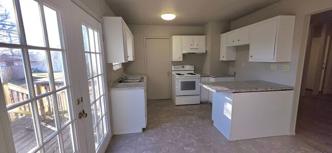 Building Photo - 2545 S Ingram Mill Rd