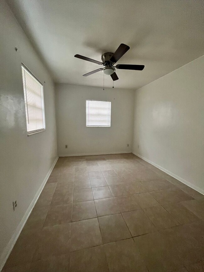 Building Photo - 4208 Robbins Ave