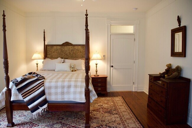 Building Photo - Stunning Furnished Historic Renovation in ...