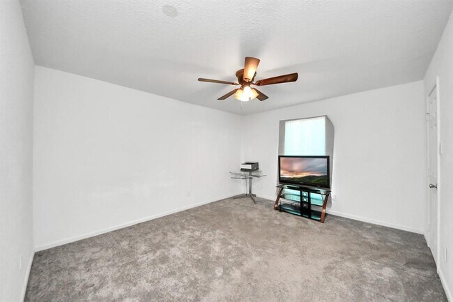 Building Photo - 8100 Creekbend Dr