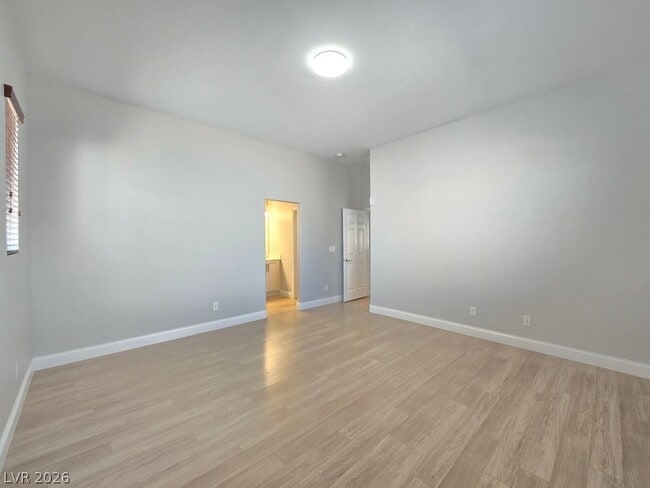 Building Photo - 8090 Ancient Oaks Ave