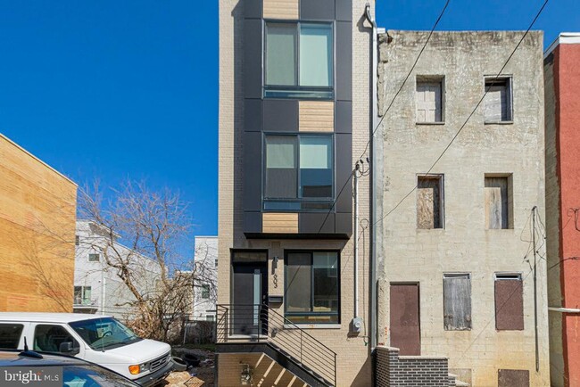 Building Photo - 603 Emily St