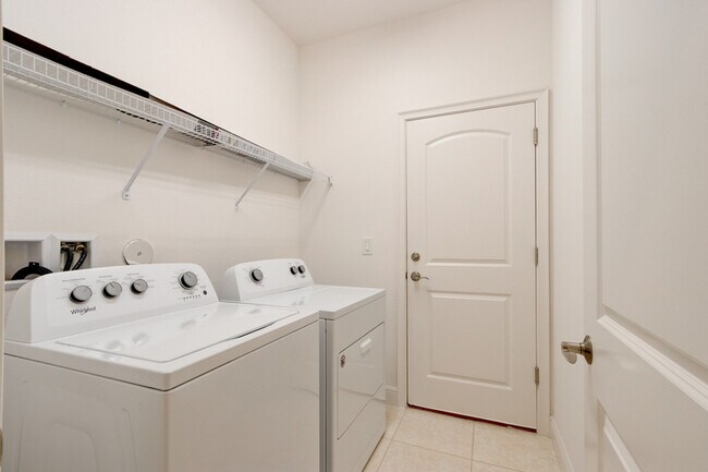 Building Photo - 5563 Estero Loop