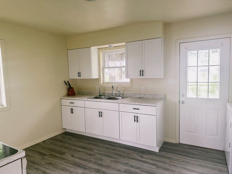 Building Photo - 4131 S 00ew