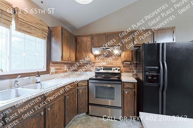 Building Photo - 4811 S 65th St