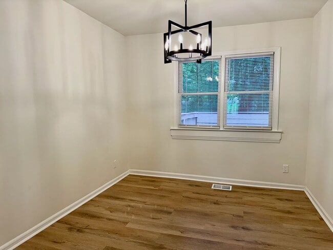 Building Photo - 508 Landers Dr SW