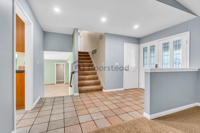 Building Photo - 30 Pony Ct