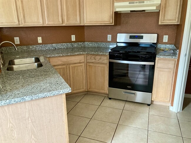 Building Photo - 2117 Whittier Dr