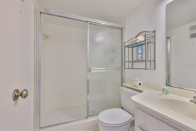 Building Photo - 9000 Commodore Dr