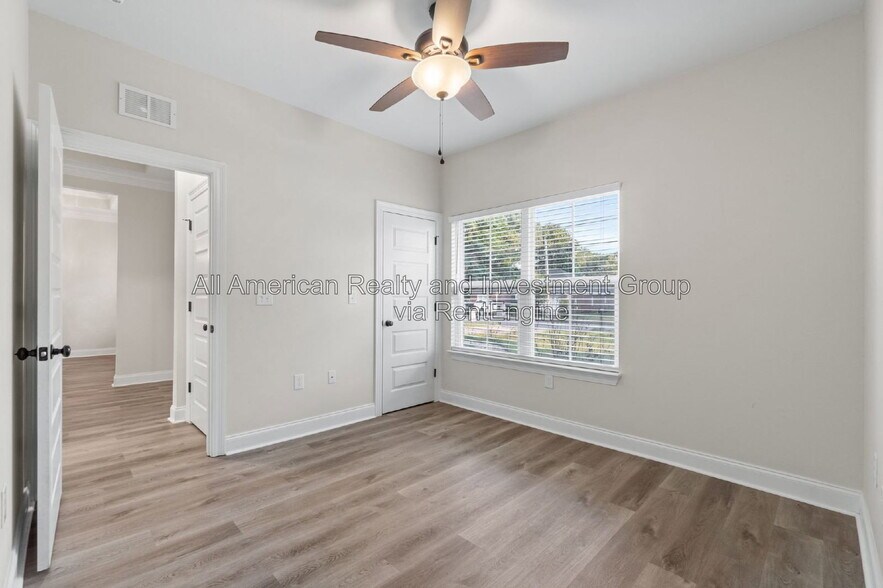 Building Photo - 331 Adams Dr