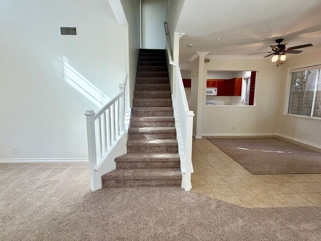 Building Photo - 3 be 2 bath Beautifully Updated Home in Gated Community