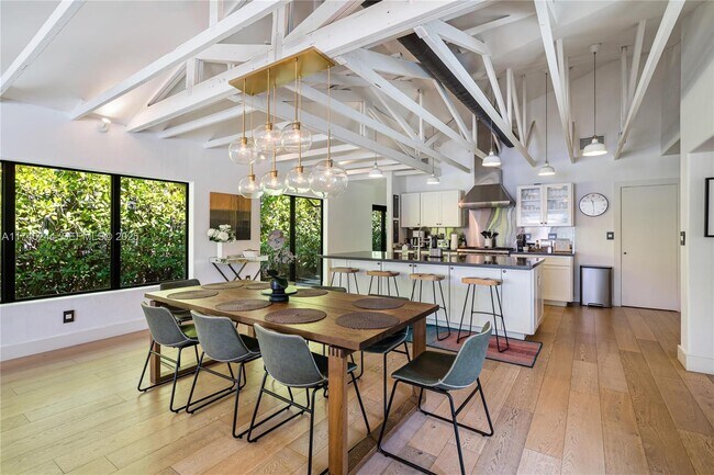 Building Photo - 524 Oleander Dr