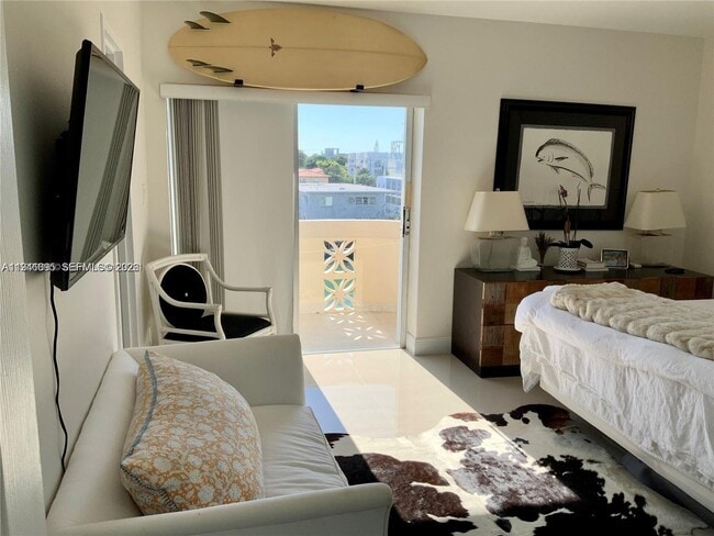 Building Photo - 8400 Byron Ave