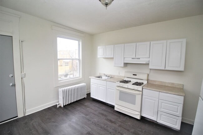 Building Photo - Nice EOG Coldstream Homestead Montebello 3bd/1ba w/ W/D! Available 6/15