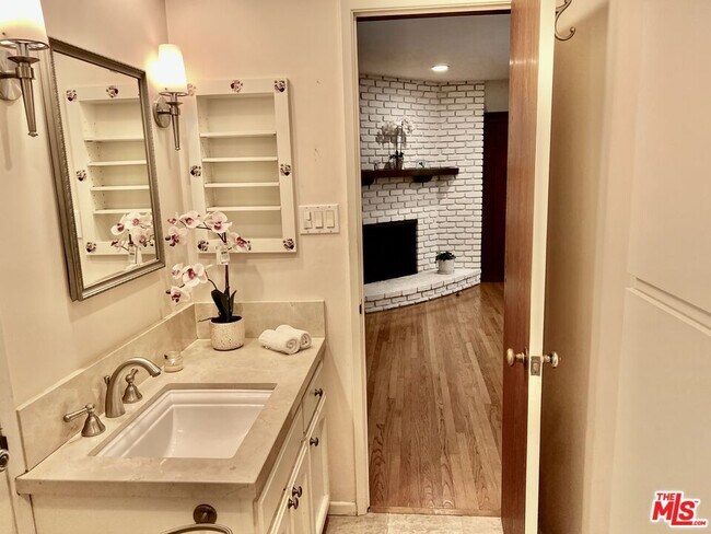 Building Photo - 1008 Westholme Ave