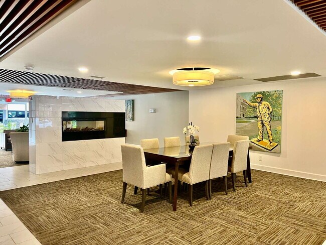 Building Photo - FULLY FURNISHED LUXURY CONDO!