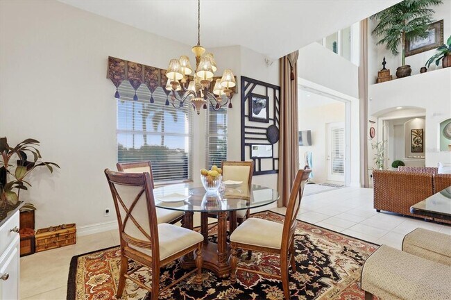 Building Photo - 1007 3rd St E