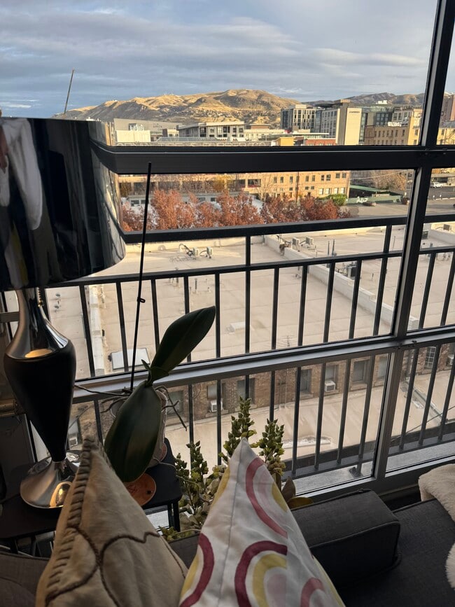 Building Photo - 360 Broadway