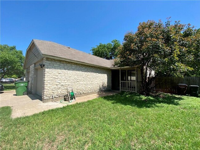 Building Photo - 1109 Woodlief Trail