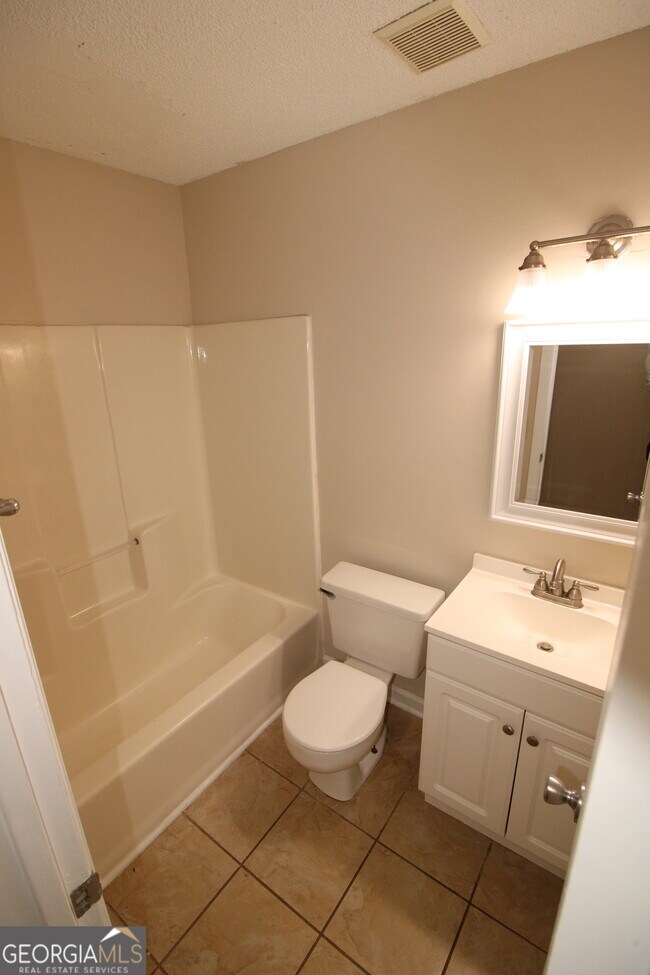 Building Photo - 108 Baytree Ct