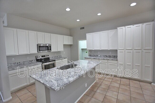 Building Photo - 8010 W Yukon Dr