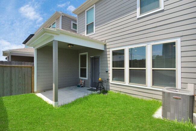 Building Photo - 1722 Summerlyn Ter Dr