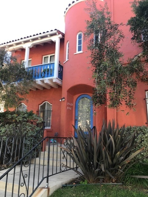 front of building - 918 1/2 S Orange Grove Ave