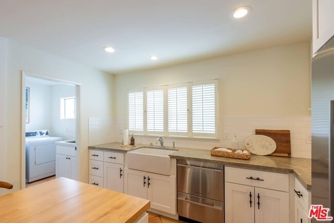 Building Photo - 17098 Palisades Cir