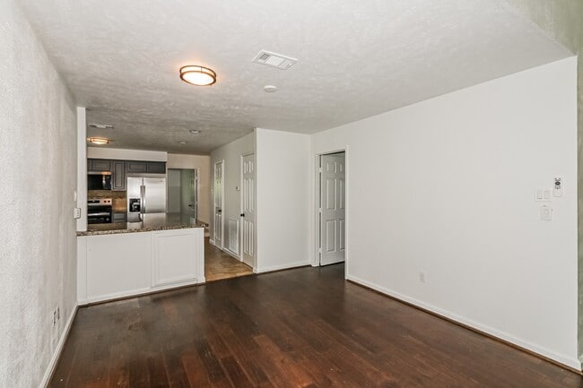 Building Photo - 28914 Champion Oaks Dr