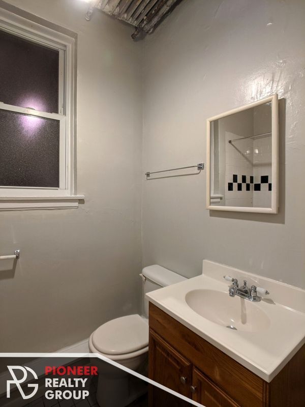 Building Photo - 2827 N Burling St