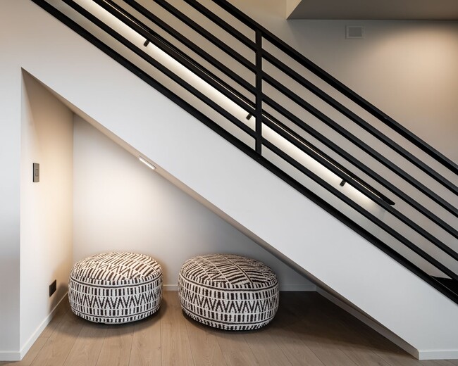 Building Photo - Modern Fully Furnished Condo for Rent- Minutes from the Hospital and Downtown Bozeman