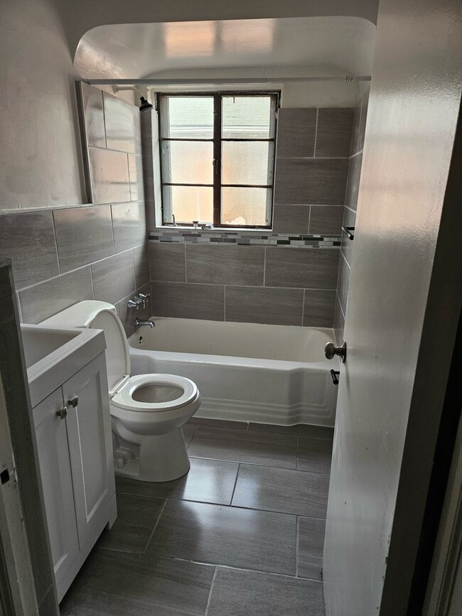 Building Photo - 2 Bedroom Duplex