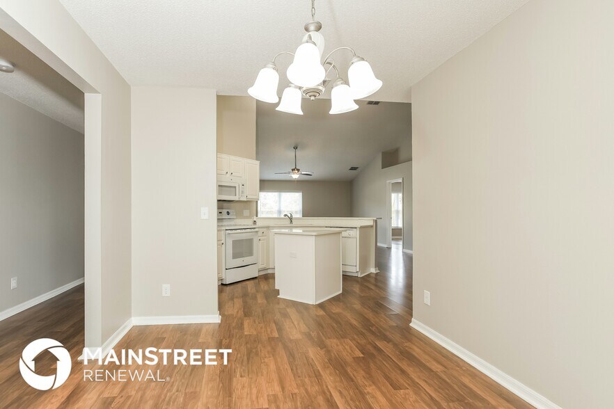 Building Photo - 1411 Hillsborough Way