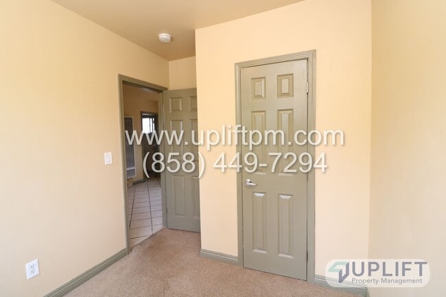 Building Photo - W 9th Ave (727-31)