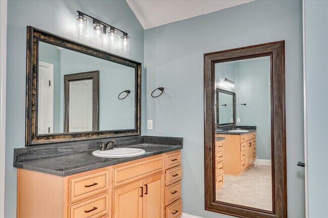 Building Photo - Home For Rent: 765 Mural Lake Ct Grovetown...
