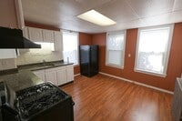 Building Photo - 421 Seaver St