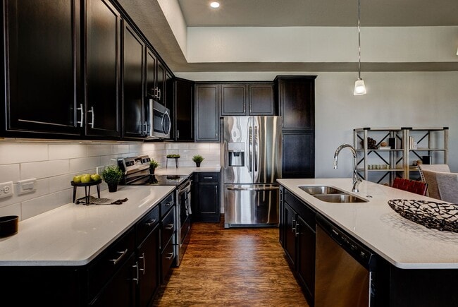 Building Photo - Move-In Ready 3-Bedroom Townhome with Garage & Modern Finishes in Loveland!