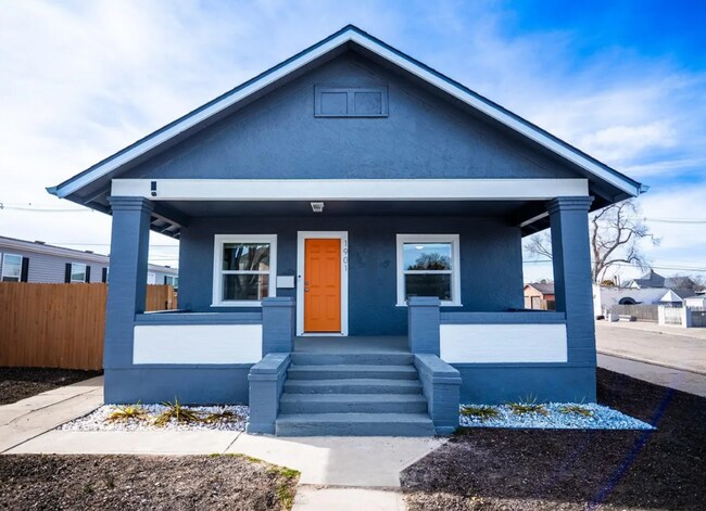 Building Photo - Updated 4BR with Fireplace, Deck & Private Backyard