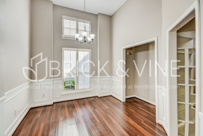 Building Photo - 505 Baronne St