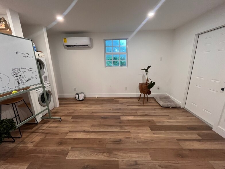 studio - 817 Ridgewood Dr