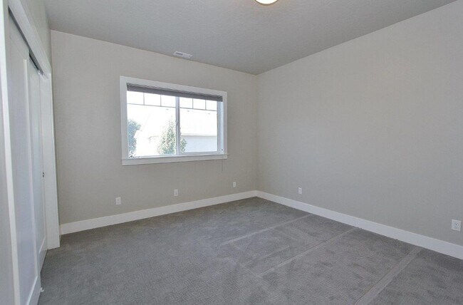 Building Photo - Alluring Beach-Style Home Nestled in SE Boise