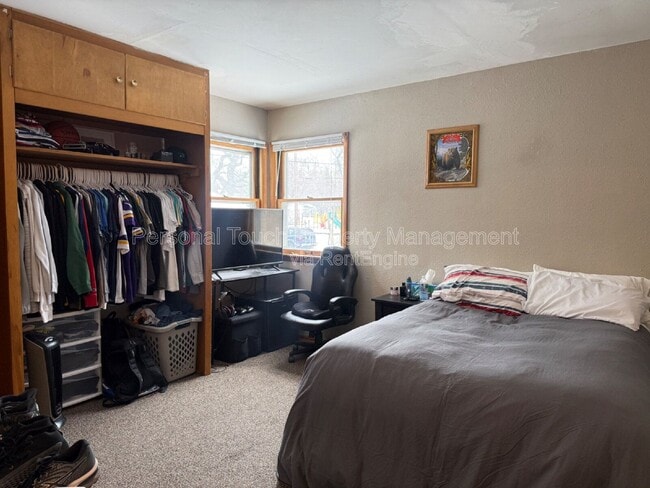 Building Photo - 606 5th St S